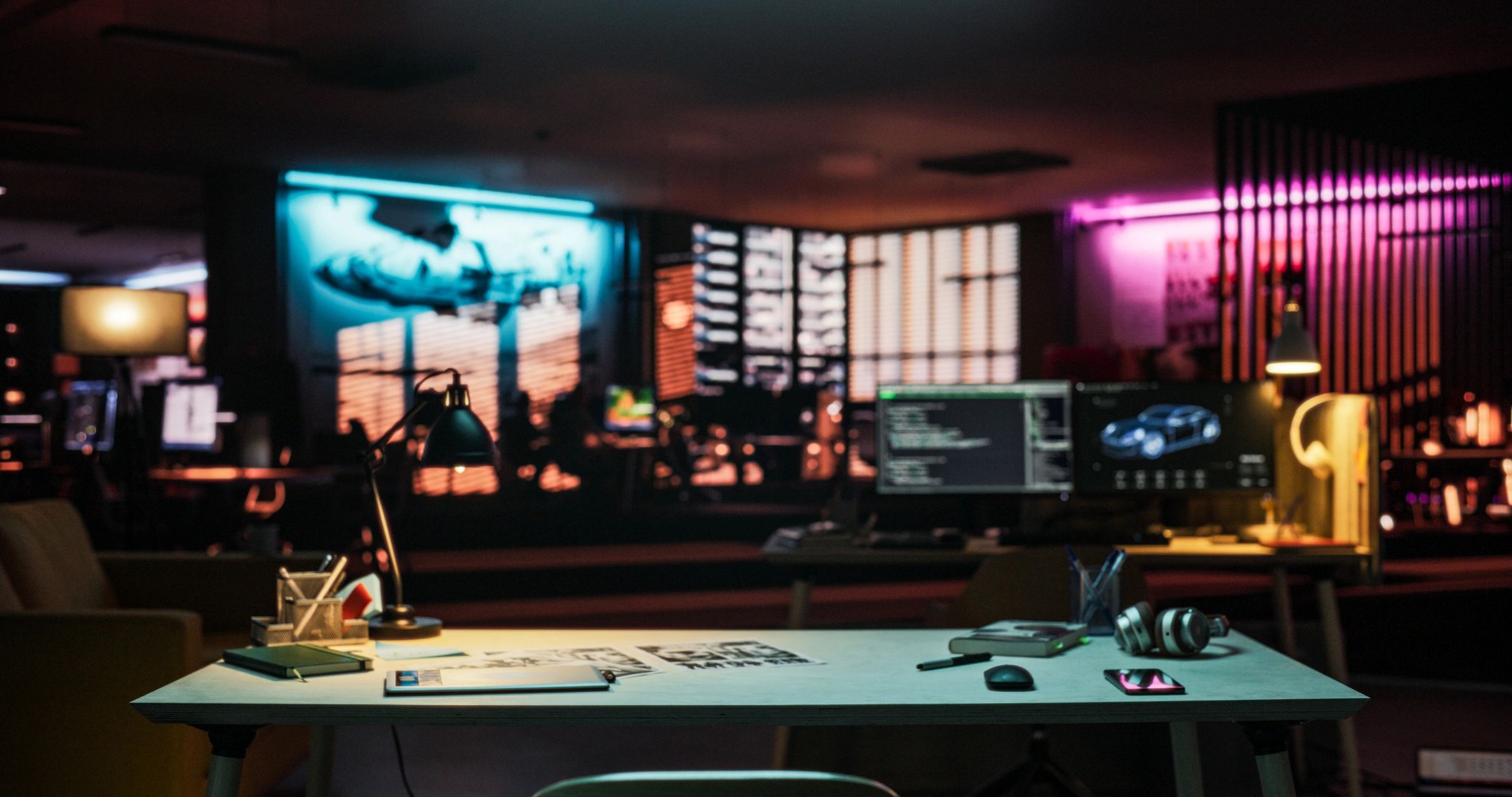 Modern digital workspace for creative web production